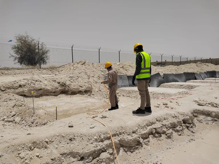 فريق سيف جارد يعالج التربة ضد النمل الأبيض في موقع بناء بالسعودية